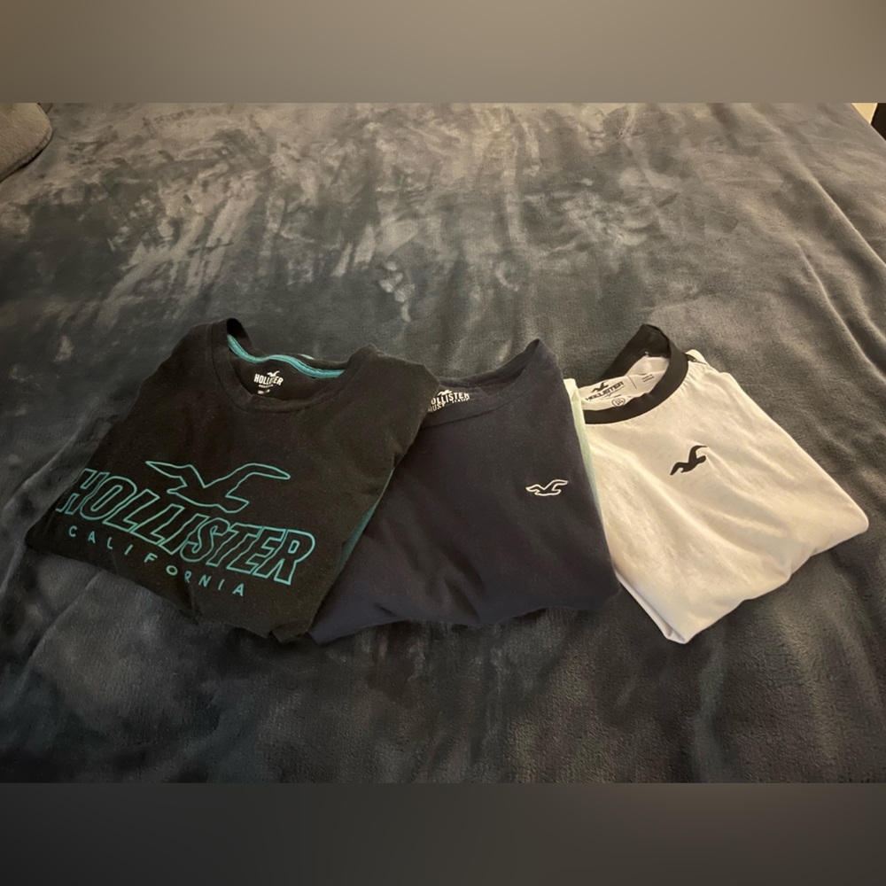 Lot of 3 Hollister t shirts men's XS youth L and S